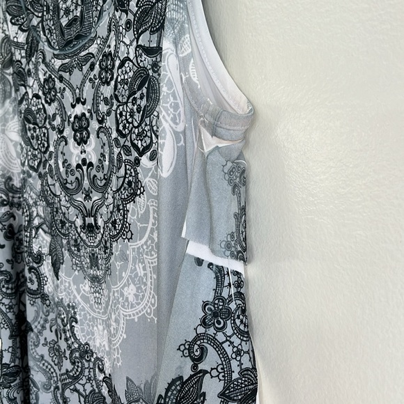 Body Central Boutique size medium  layered blouse with front lining sleeveless - Picture 6 of 11